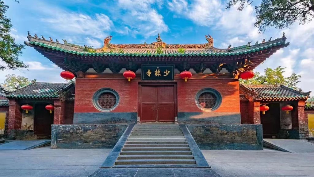 Tham quan chùa Thiếu Lâm Tự cổ kính, linh thiêng ở Lạc Dương