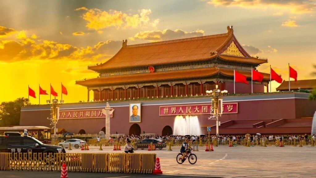 Quảng Trường Thiên An Môn - địa điểm thu hút hàng ngàn khách du lịch mỗi năm