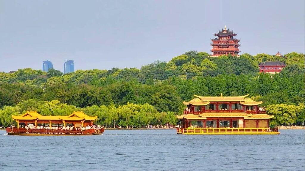 Hoạt động ngồi thuyền khám phá Tây Hồ - Hàng Châu