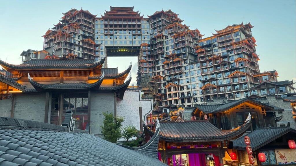 Chiêm ngưỡng kiến trúc độc lạ của 72 Kỳ Lầu