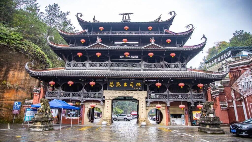 Tham quan các công trình kiến trúc độc đáo tại Ân Thi Thổ Ty Thành