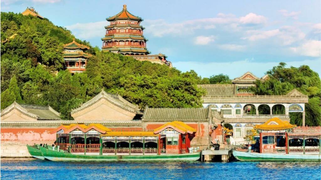 Cung điện mùa hè Di Hoà Viên rộng lớn, bát ngát cây xanh