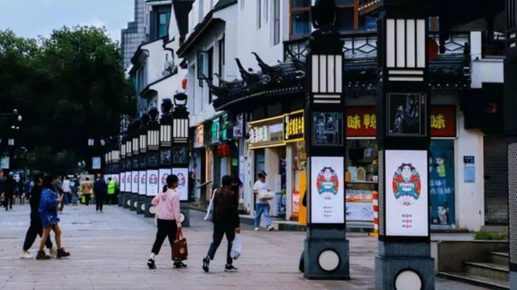 dạo chơi tại Phố Quan Tiền