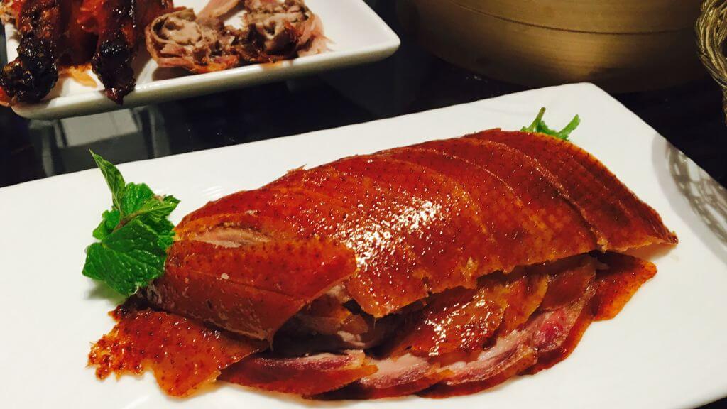 Thưởng thức vịt quay Bắc Kinh