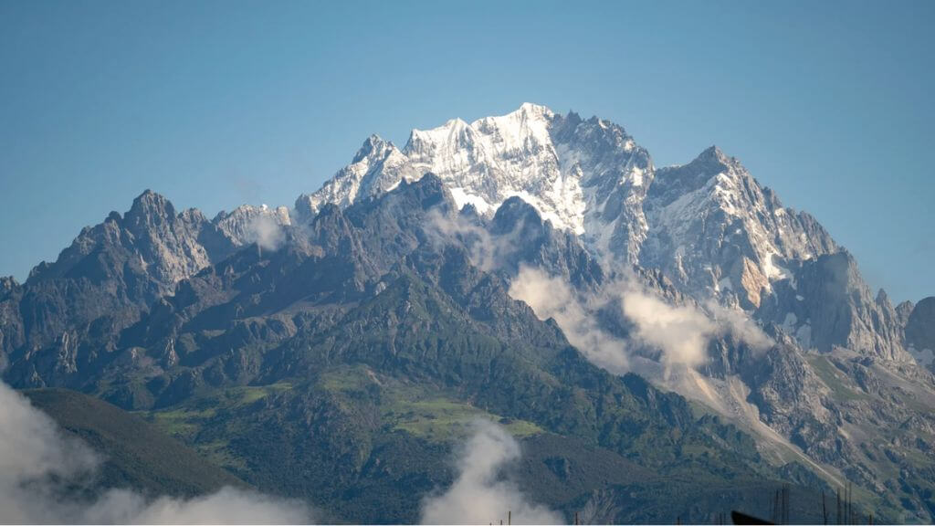 Núi Tuyết Ngọc Long – ngọn núi cao 5 596m quanh năm phủ tuyết trắng