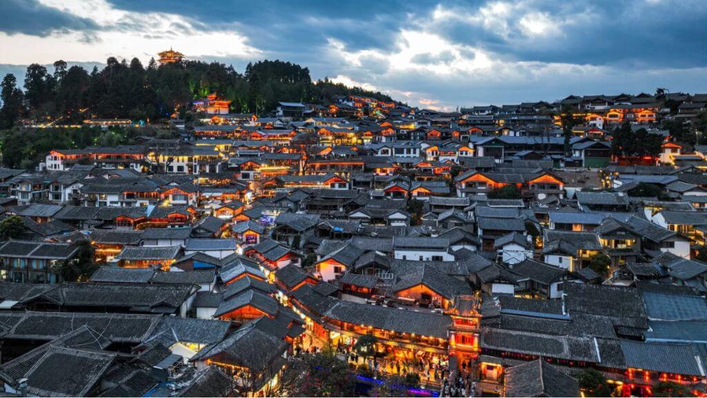 Toàn cảnh Thành cổ Lệ Giang khi lên đèn