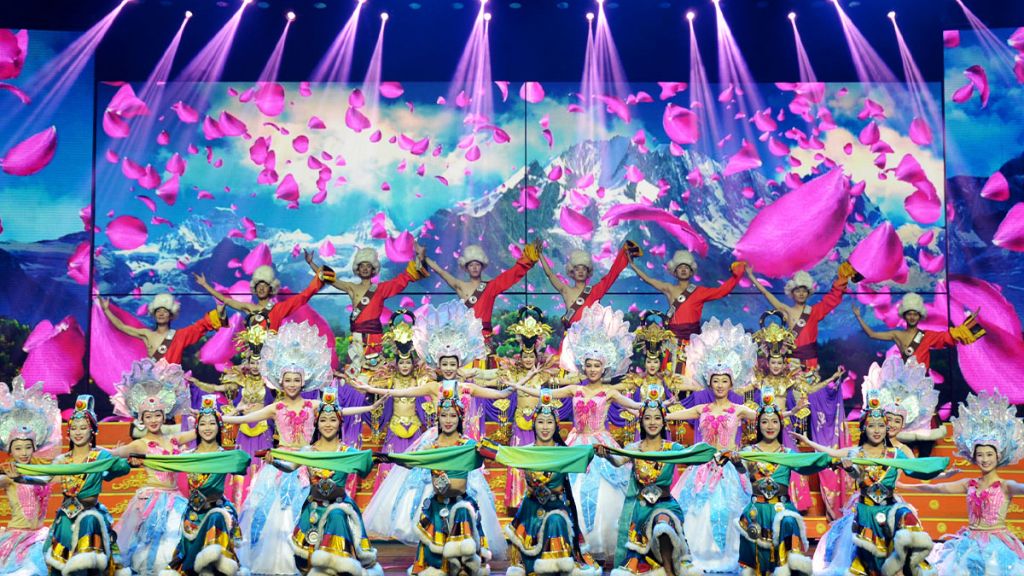 Show diễn Lệ Giang Thiên Cổ Tình