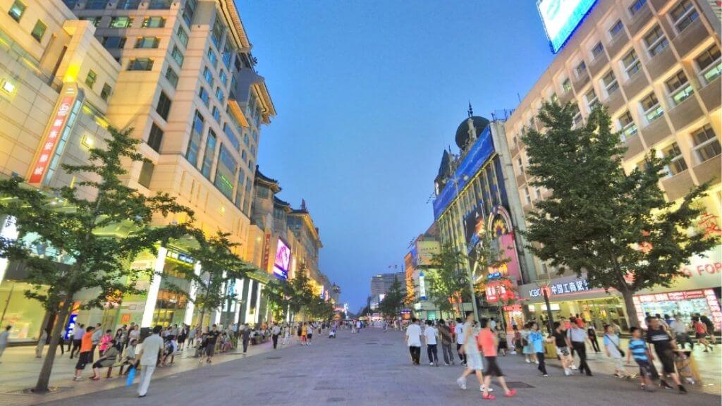 Vương Phủ Tỉnh là phố đi bộ nổi tiếng nhất Bắc Kinh