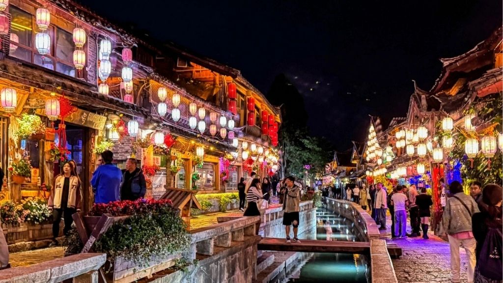 Đoàn tự do khám phá Lệ Giang về đêm