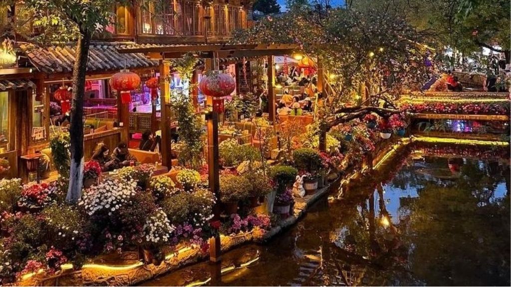 Lệ Giang ban đêm: Vẻ đẹp lãng mạn và huyền ảo của cổ trấn