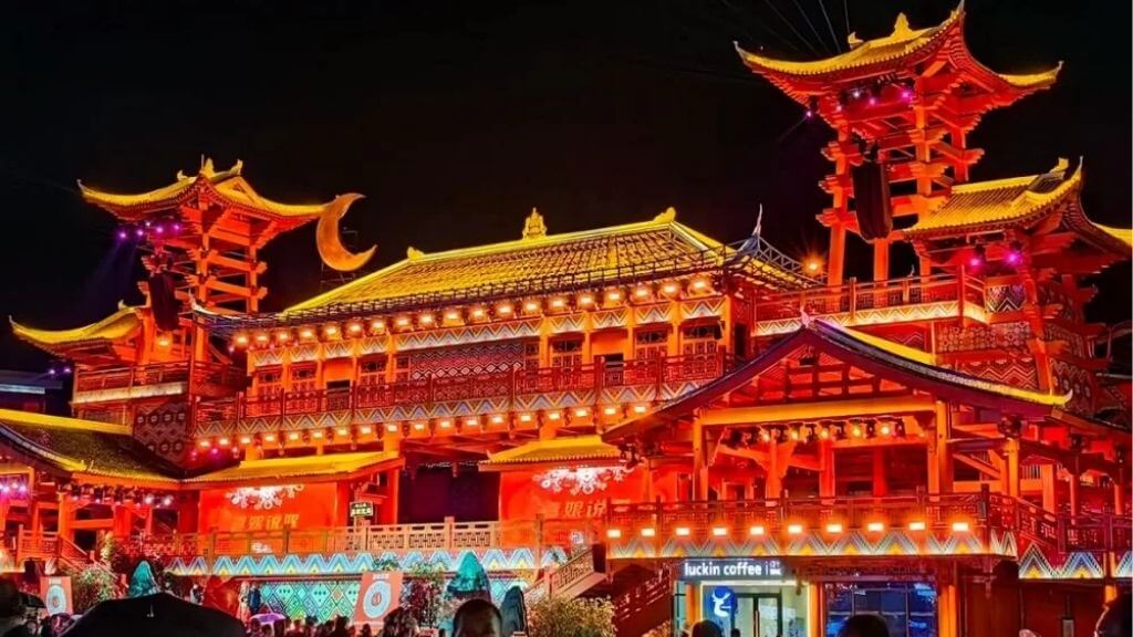 Trải nghiệm không gian cổ kính rực rỡ ánh đèn về đêm tại Nữ Nhi Thành