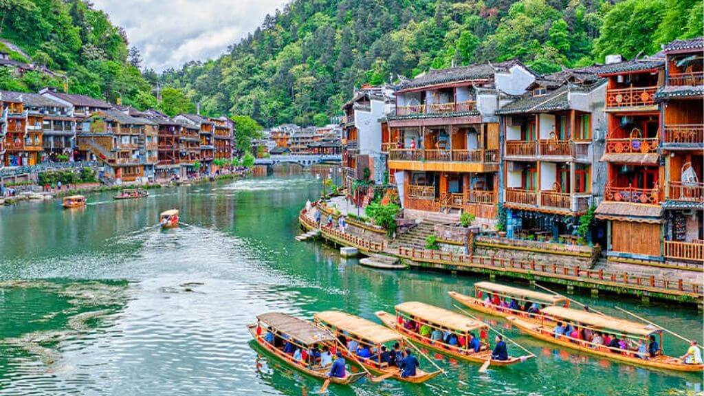 Check in Phượng Hoàng Cổ Trấn – Điểm đến lý tưởng cho du lịch và nhiếp ảnh