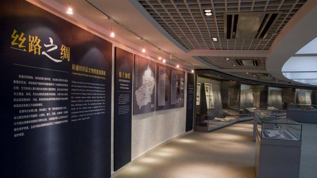 Tận mắt chứng  kiến quy trình dệt tơ tại Trung Tâm Tơ lụa Tô Châu