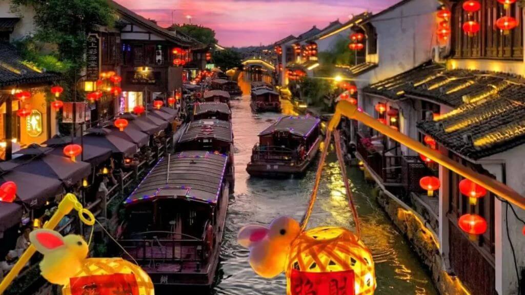 Dạo bước trên con phố đi bộ của Phố cổ Thất Lý Sơn Đường