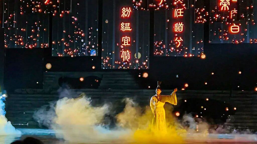 Thưởng thức màn trình diễn của Tam Quốc Diễn Nghĩa