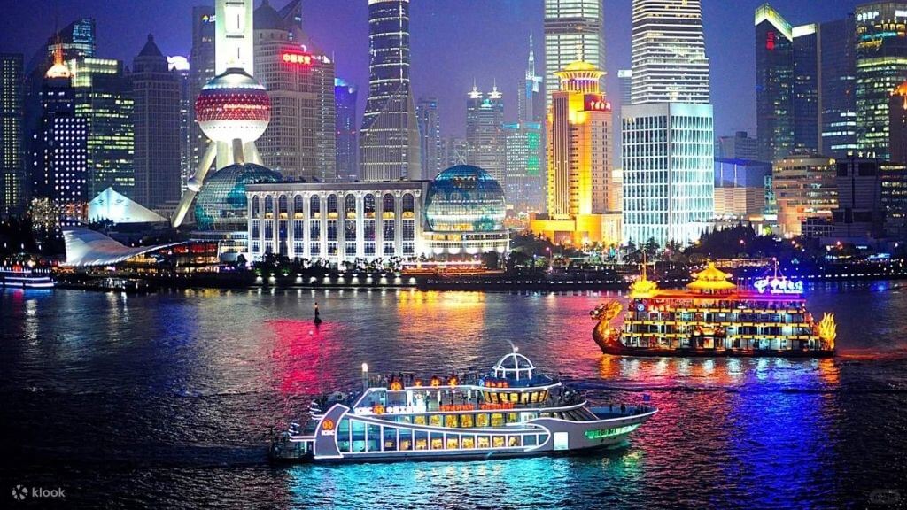 Du thuyền ban đêm trên sông Hoàng Phố