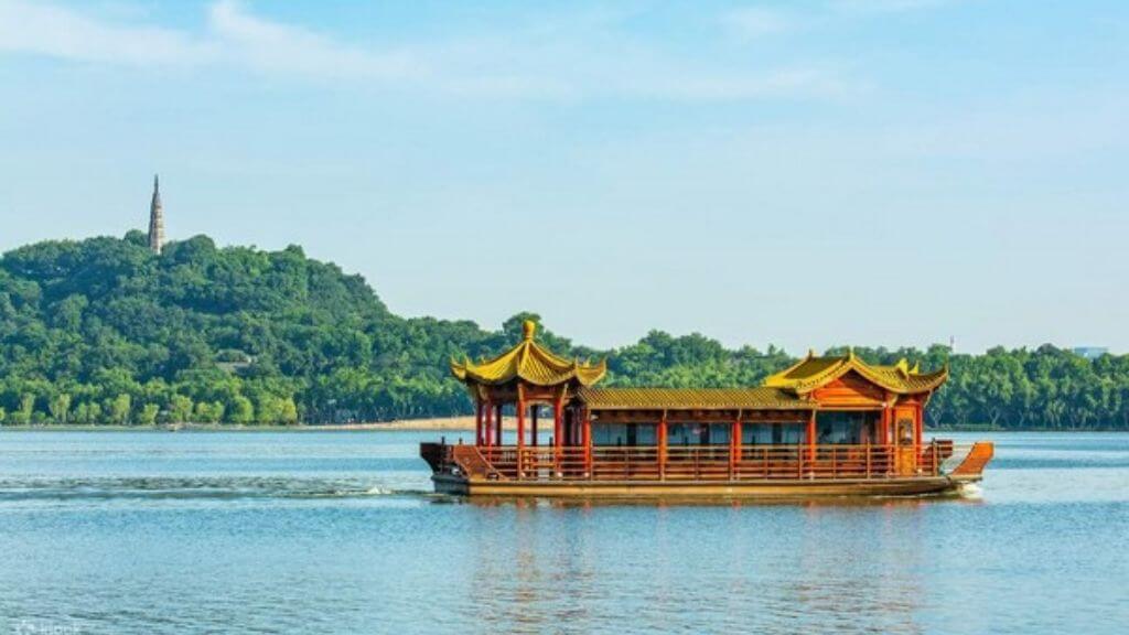 Khám phá vẻ đẹp của  Tây Hồ