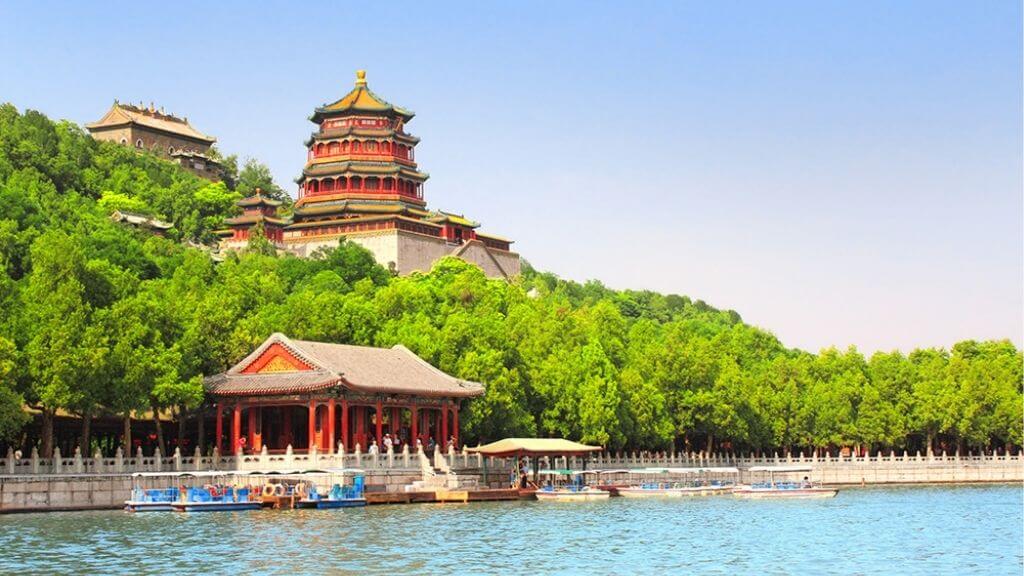 Hồ Côn Minh rộng lớn uốn lượn như dải lụa xanh tại Di Hoà Viên