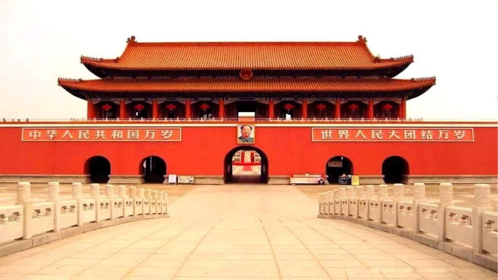 Quảng Trường Thiên An Môn - một trong công trình mang tính lịch sử tại Bắc Kinh