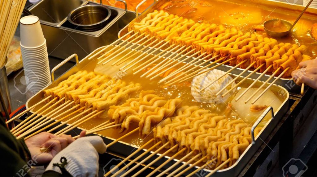 Thưởng thức ẩm thực đường phố