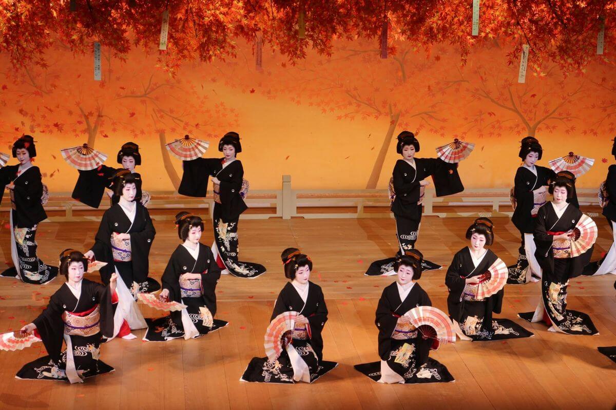 Thưởng thức Geisha Show đặc trưng của Nhật Bản