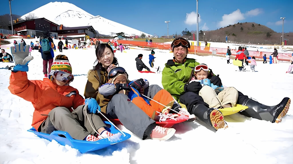 Trải nghiệm trượt tuyết tại Fujiten Snow Resort