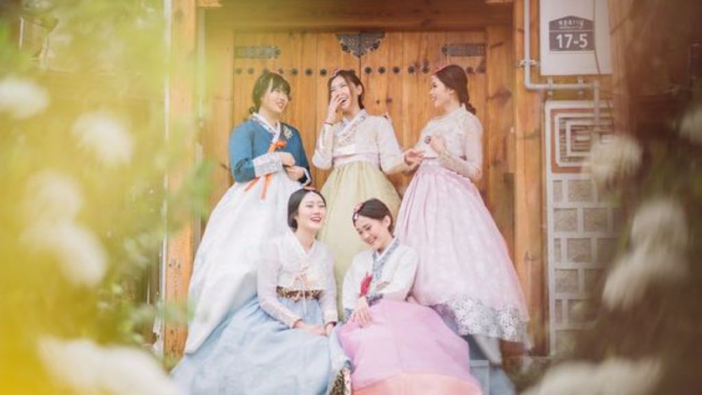 Trải nghiệm Hanbok chụp hình lưu niệm