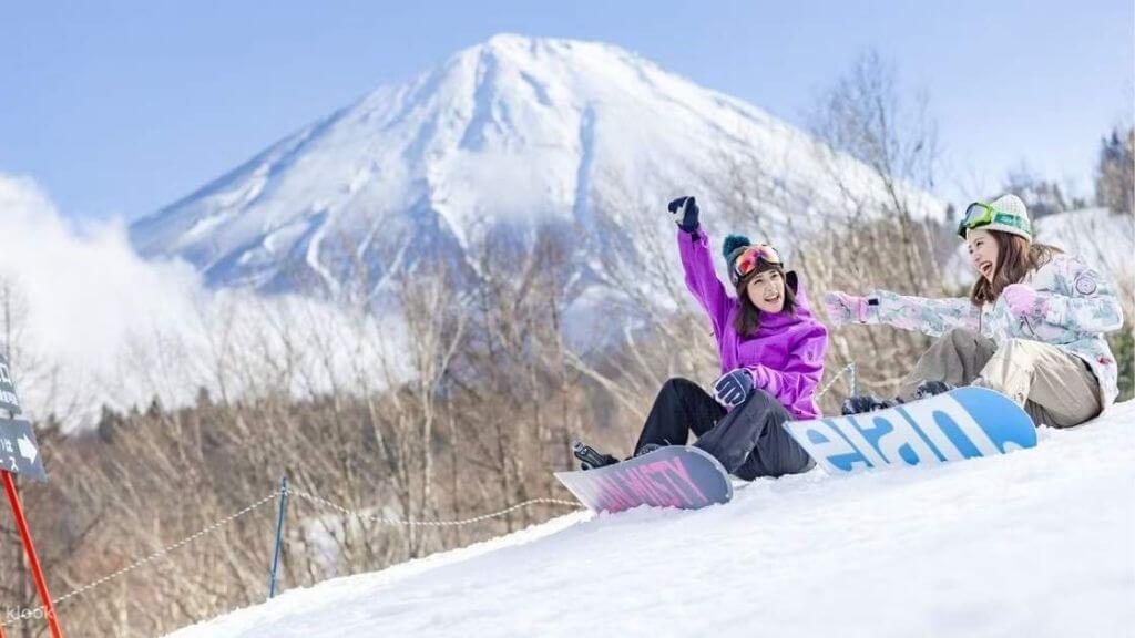 Fujiten Snow Resort là một trong những bãi trượt có cảnh đẹp nhất Nhật Bản