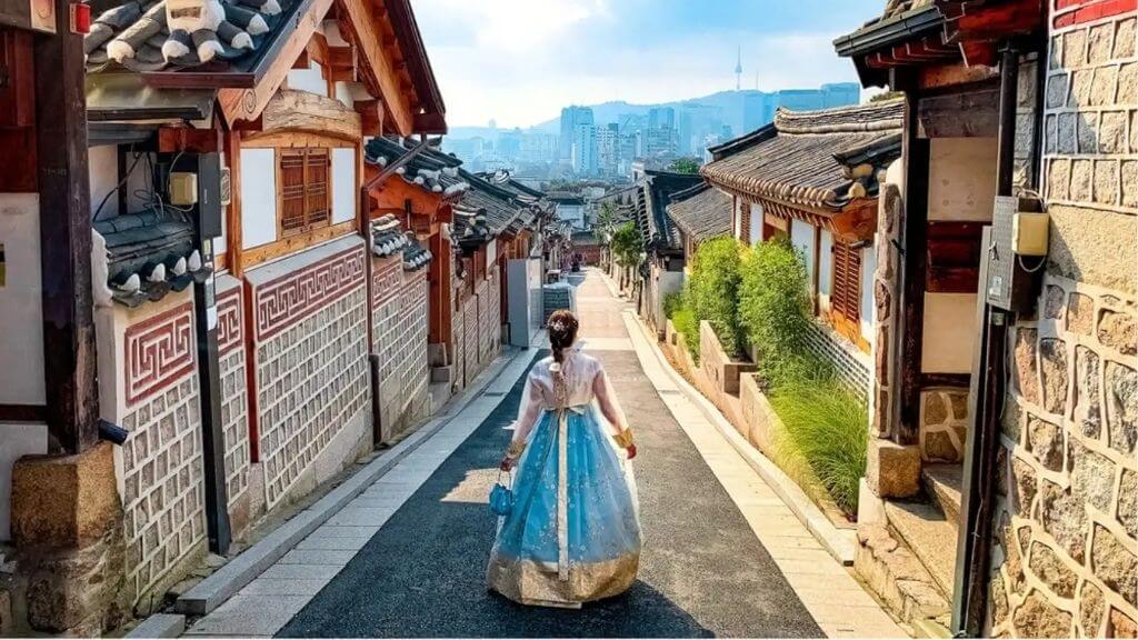 Trải nghiệm mặc Hanbok tại khu làng cổ Hanok