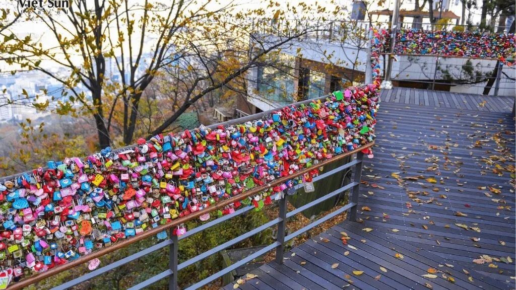 Biểu tượng tình yêu vĩnh cửu tại tháp Namsan