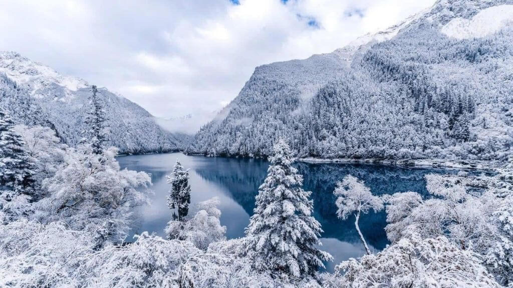 Cửu Trại Câu khi tuyết rơi