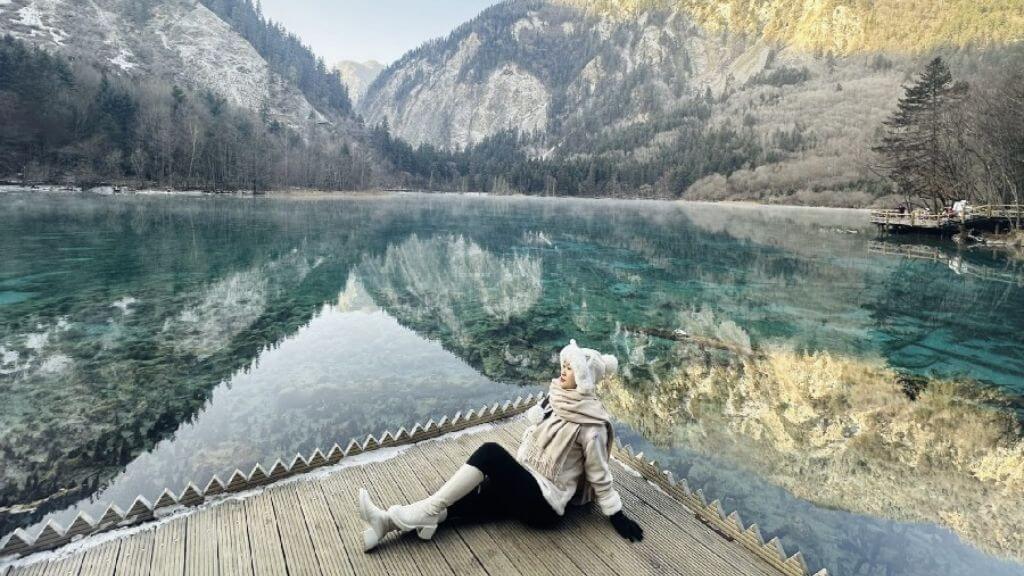 Du khách chekin tại Cửu Trại Câu