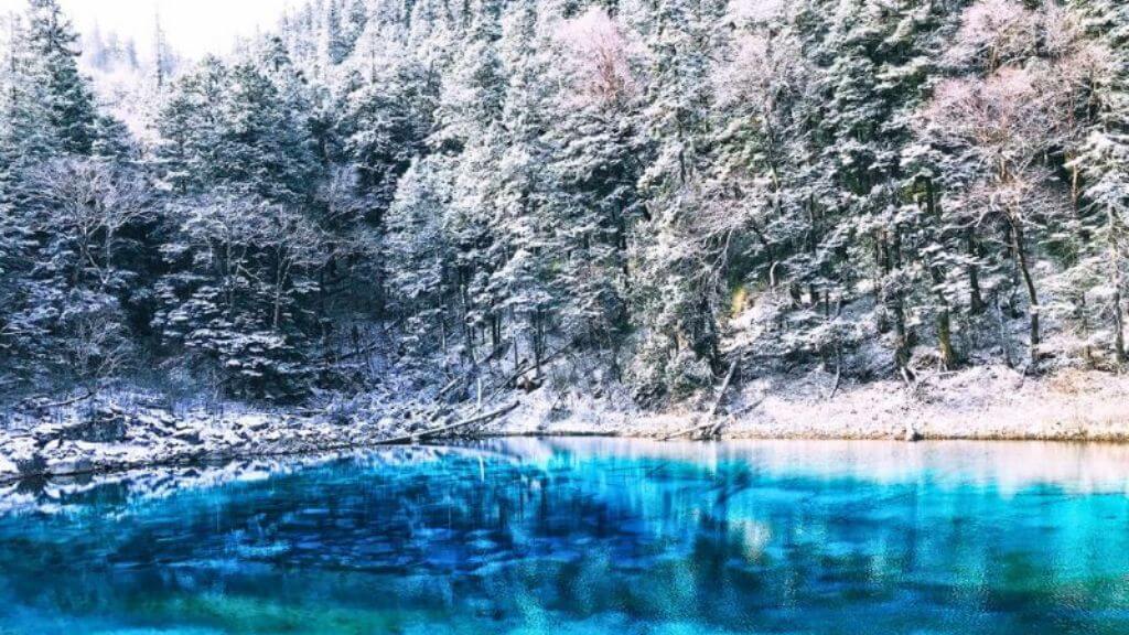 Hồ Ngũ Hoa phủ trắng màu tuyết trắng