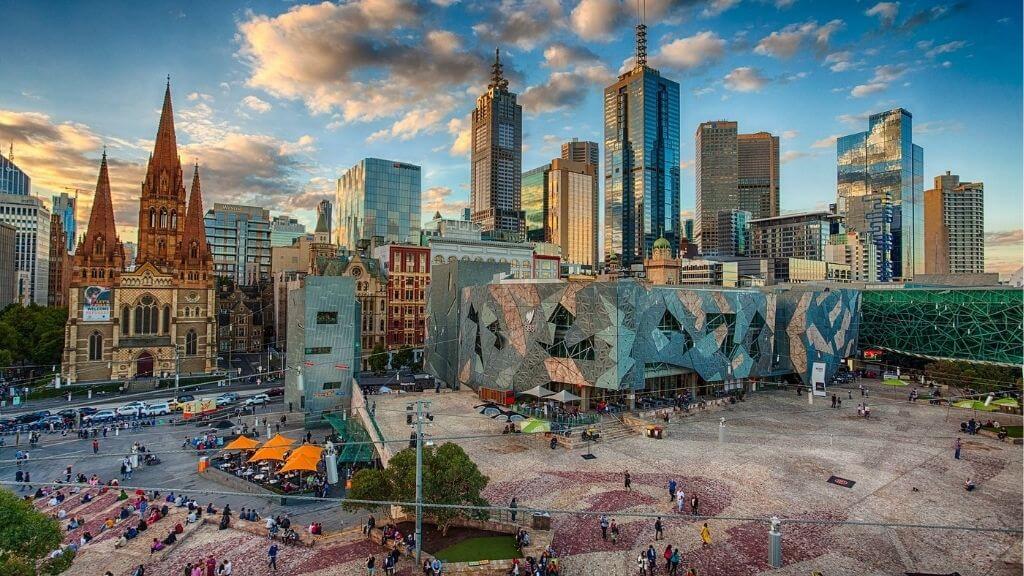 Quảng trường Federation Square, trung tâm văn hóa – nghệ thuật nổi tiếng của Melbourne
