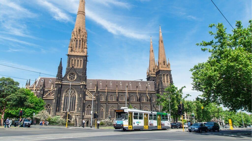 Nhà thờ Thánh Patrick -  kiến trúc Gothic thời Phục hưng