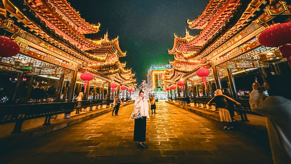 Phố cổ Cẩm Tú địa điểm cực hot không thể bỏ qua trong tour Vi vu Trung Quốc 5N4Đ