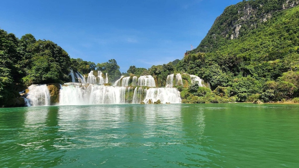 Thác Bản Giốc đẹp hút hồn trong tour Vi vu Trung Quốc 5N4Đ