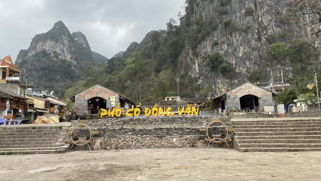 Hành trình khám phá phố cổ Đồng Văn