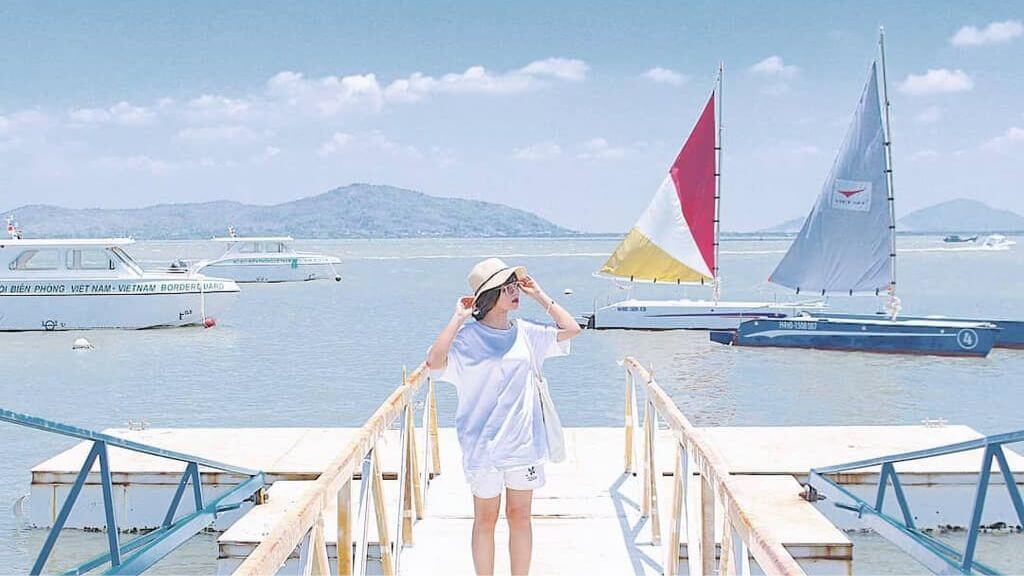 Du khách checkin tại bến thuyền Marina Vũng Tàu