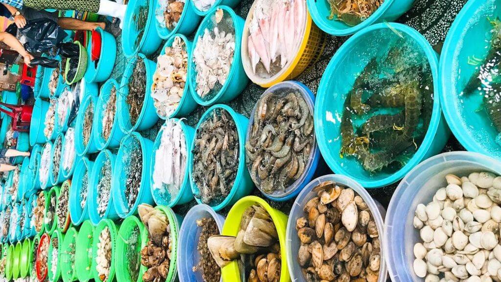 Thế giới hải sản tươi tại chợ Xóm Lưới Vũng Tàu