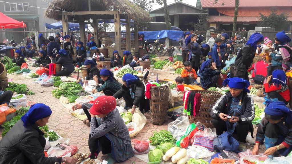 Phiên chợ vùng cao mỗi chủ nhật hàng tuần