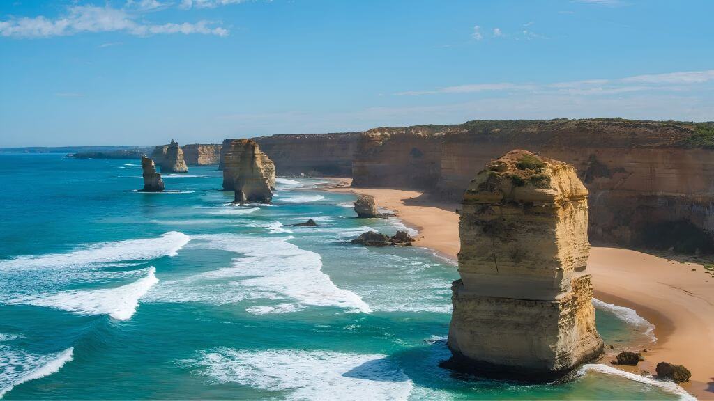 The Twelve Apostles - Những cột đá vôi hùng vĩ vươn lên giữa biển