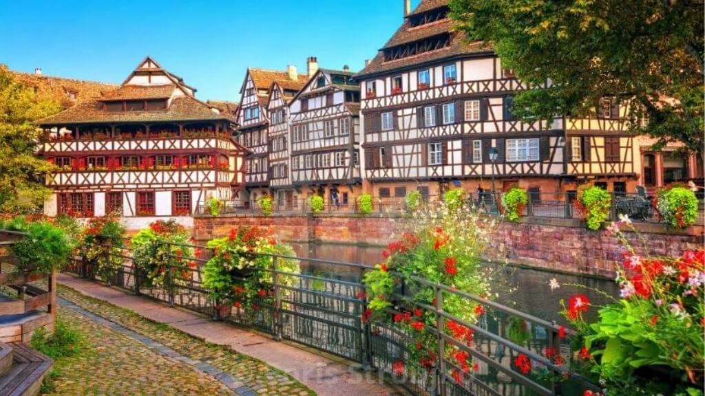 Phố cổ La Petite France thơ mộng, lãng mạng