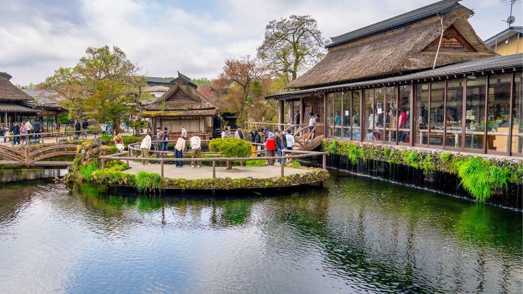 Làng cổ Oshino Hakkai là ngôi làng cổ nằm cạnh dưới chân núi Phú Sĩ