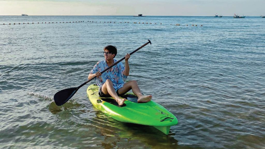 Chèo kayak khám phá biển