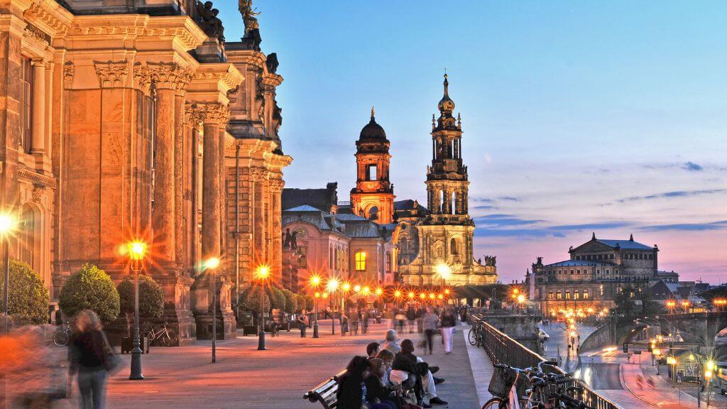 Brühl’s Terrace   điểm ngắm cảnh nổi tiếng của Dresden