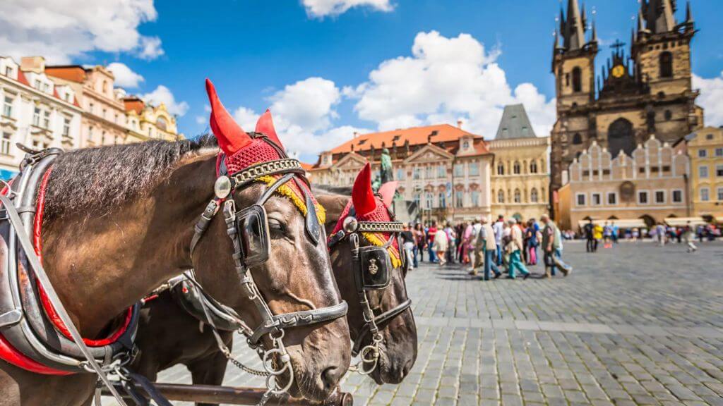Old Town Square   Quảng trường Phố Cổ, trái tim của Prague