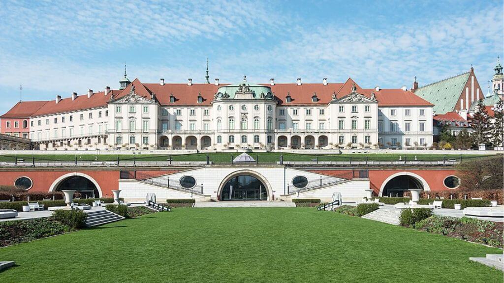 Royal Castle là Lâu đài Hoàng gia Warsaw